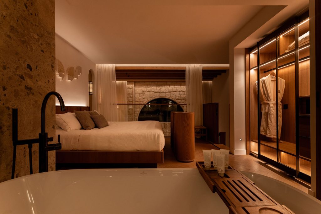 7GardenDuplexBedroomSuiteEvening10